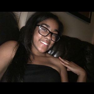 Meet your Posher, Alexis